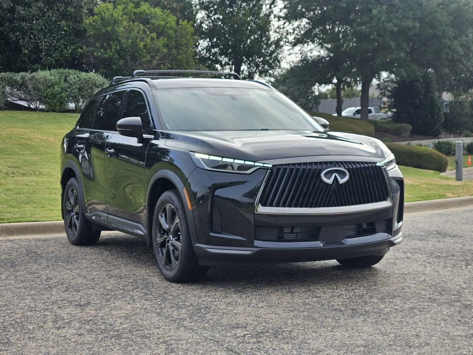 New 2027 MINERAL BLACK INFINITI Autograph AWD image 2