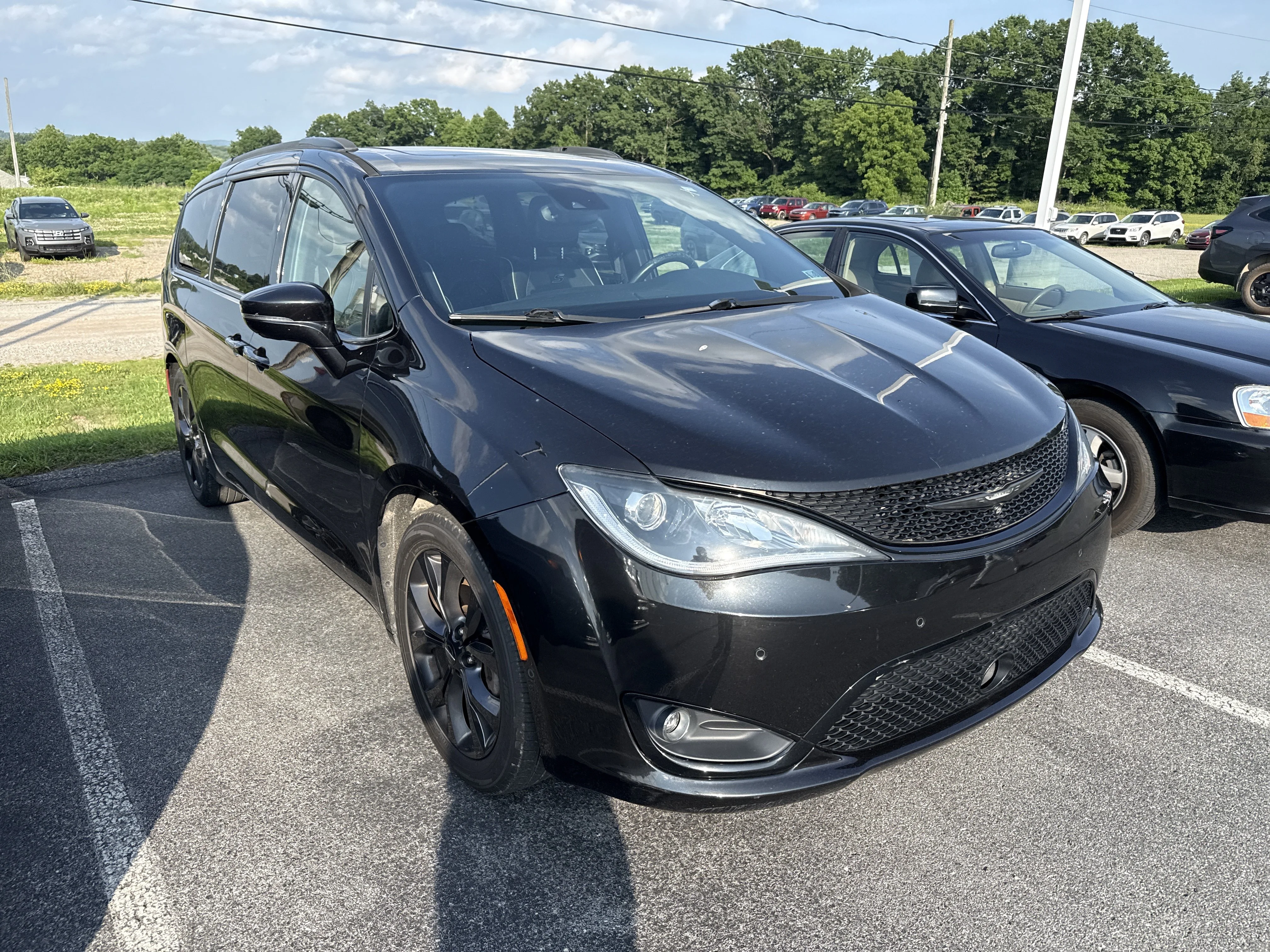 Used 2018 Brilliant Black Crystal Pearlcoat Chrysler Limited image 2