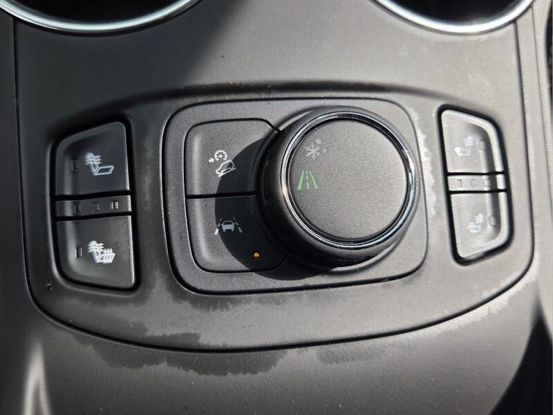 Used 2023 Marine Metallic GMC FWD 4DR SLE image 24