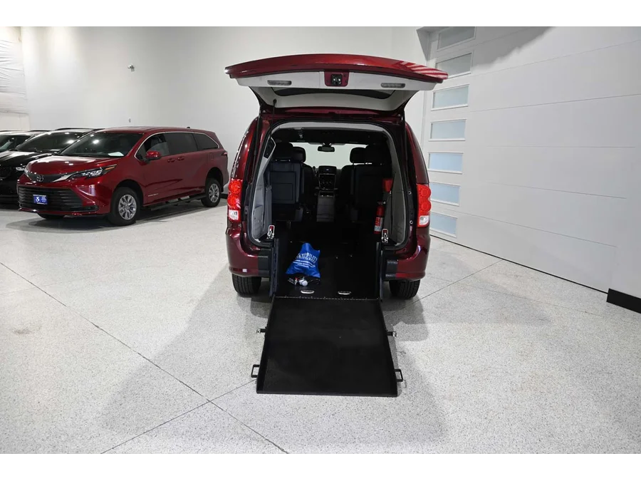 Used 2020 RED Dodge SXT Mobility Handicap Van image 18