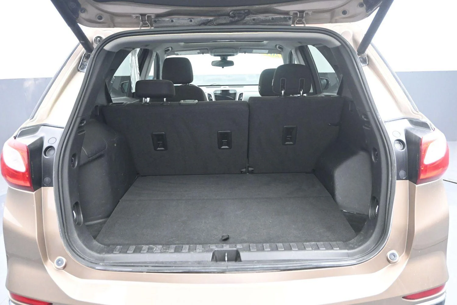 Used 2018 Sandy Ridge Metallic Chevrolet LT image 16