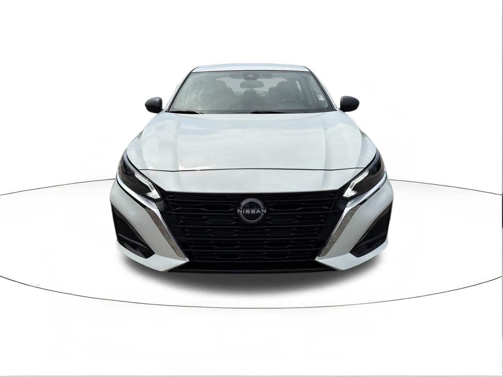 Used 2025 Glacier White Nissan SV image 8