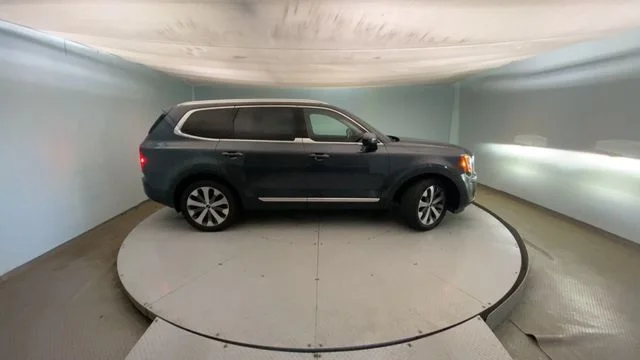 Used 2022 Gray Kia EX image 3