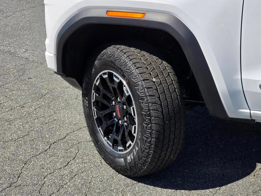 New 2026 Summit White GMC AT4 image 22