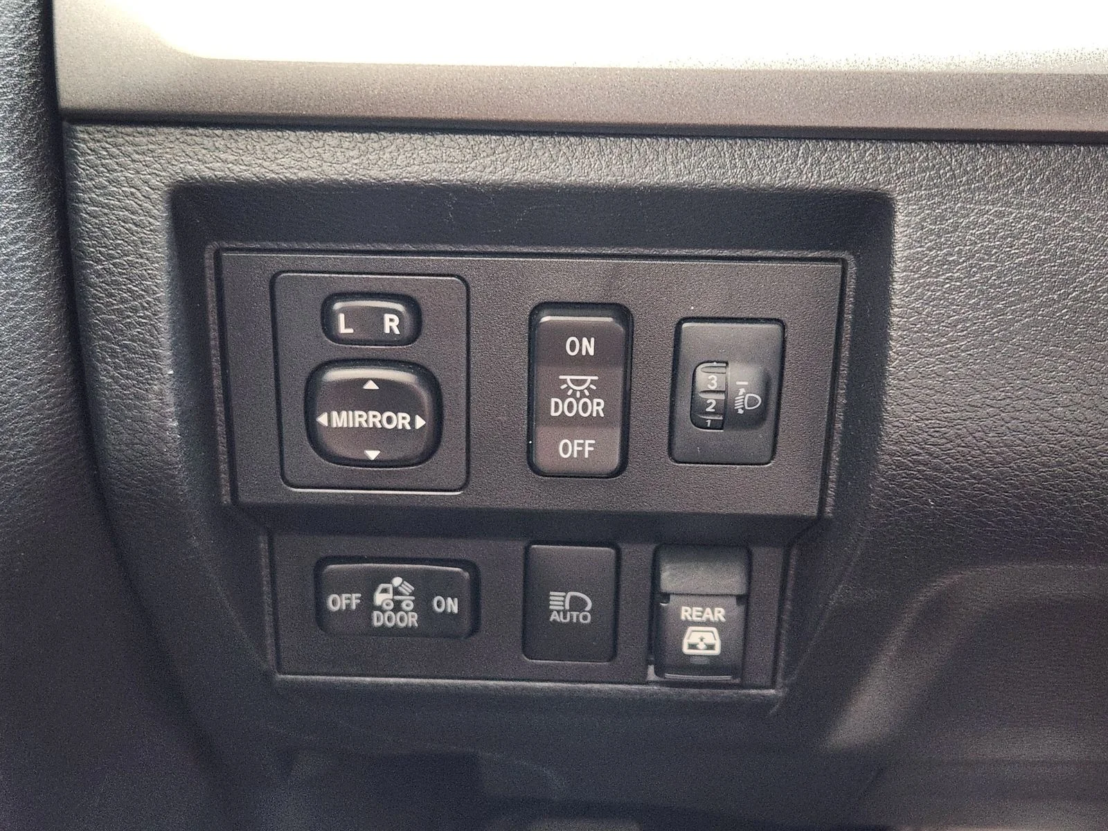 Used 2020 Blue Toyota SR5 image 21