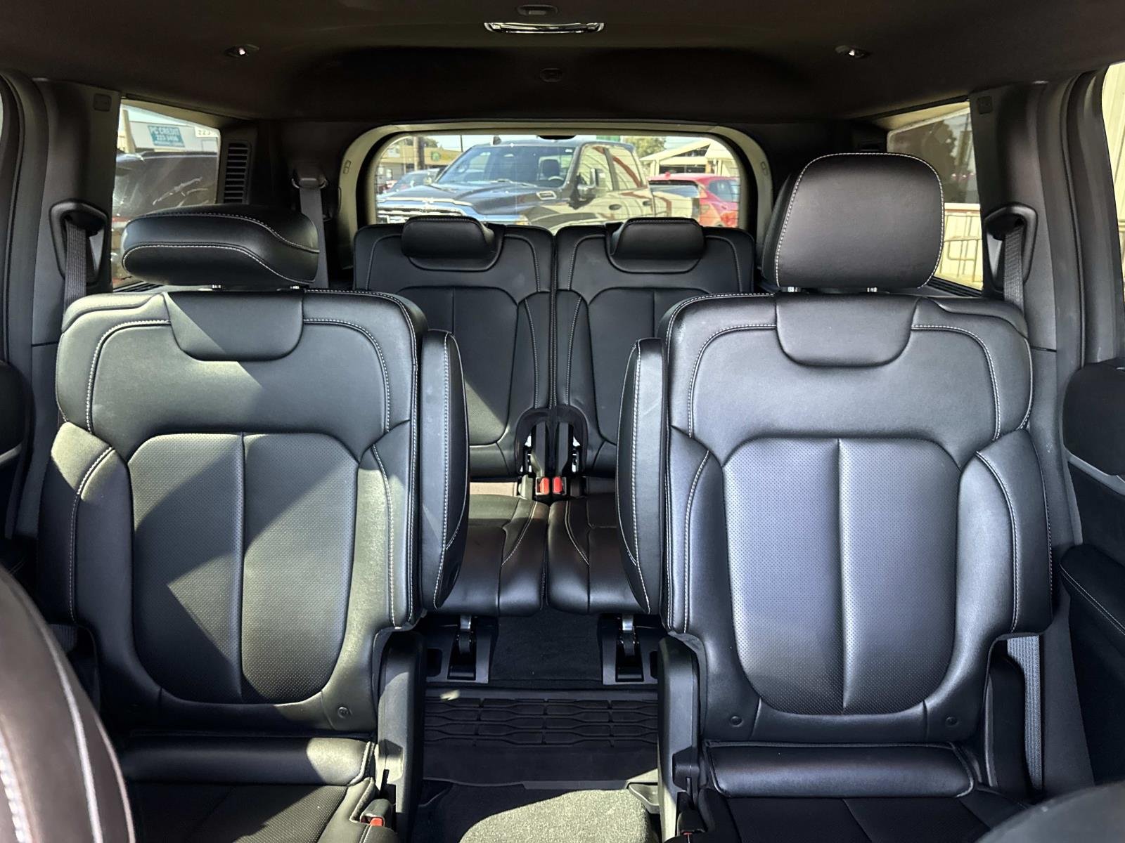 Used 2025 Velvet Red Pearlcoat Jeep Limited image 9