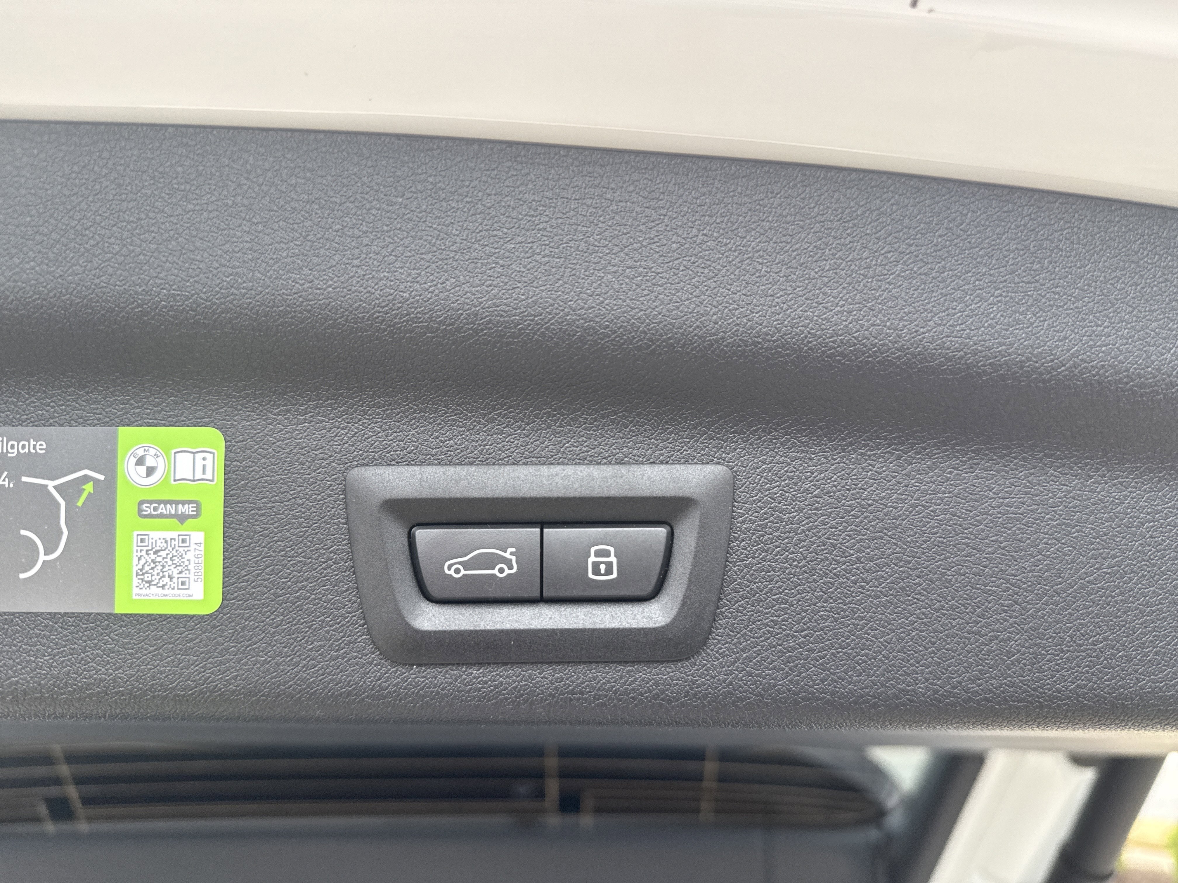 New 2026 0A96 Mineral White Metallic BMW xDrive28i image 25