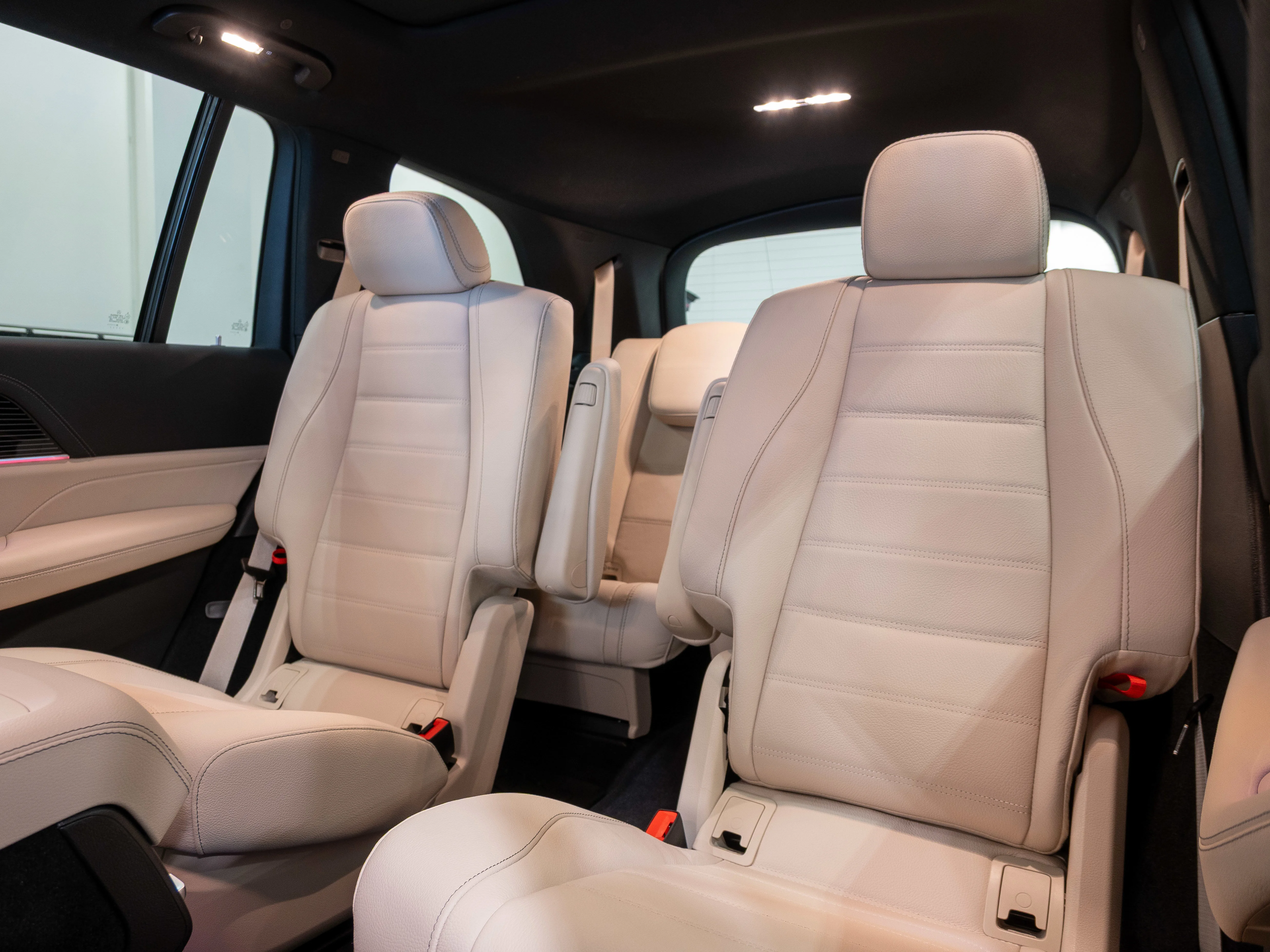 New 2026 MANUFAKTUR OPALITE WHITE BRIGHT Mercedes-Benz GLS 450 image 14