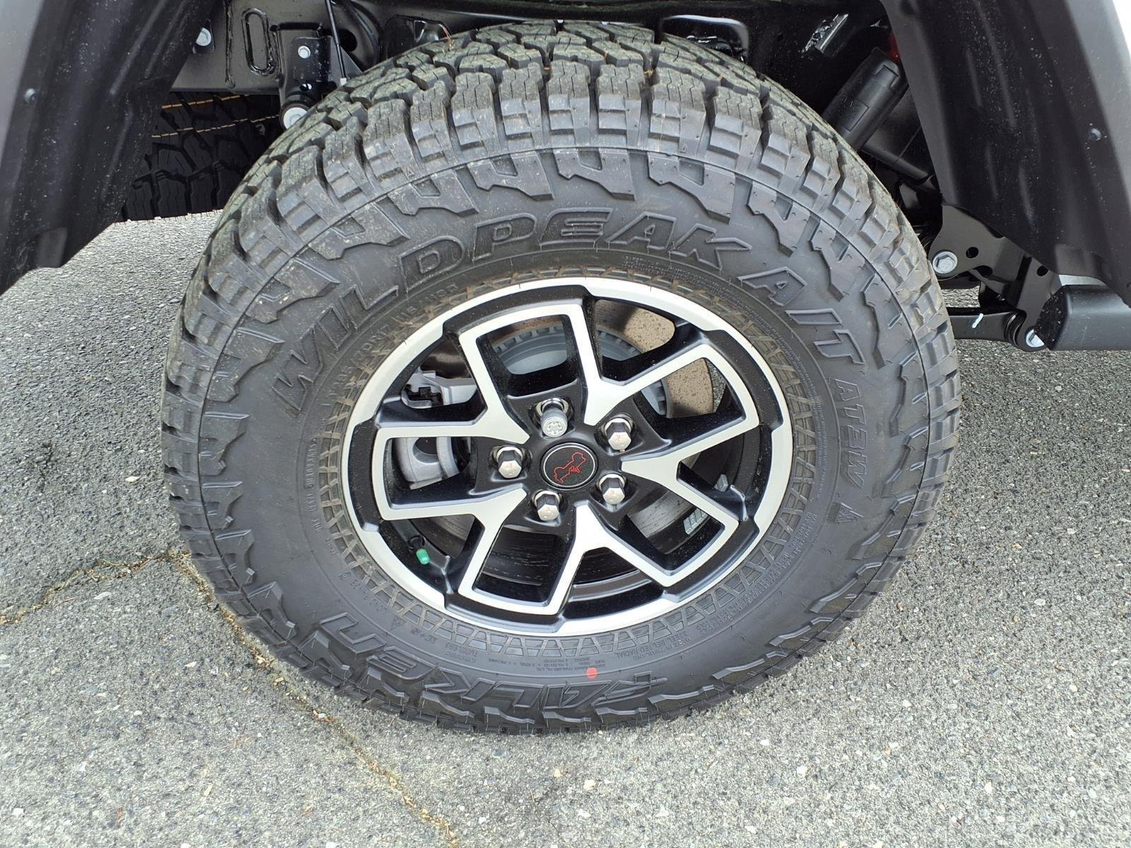New 2026 Bright White Clear-Coat Exterior Paint Jeep  image 10