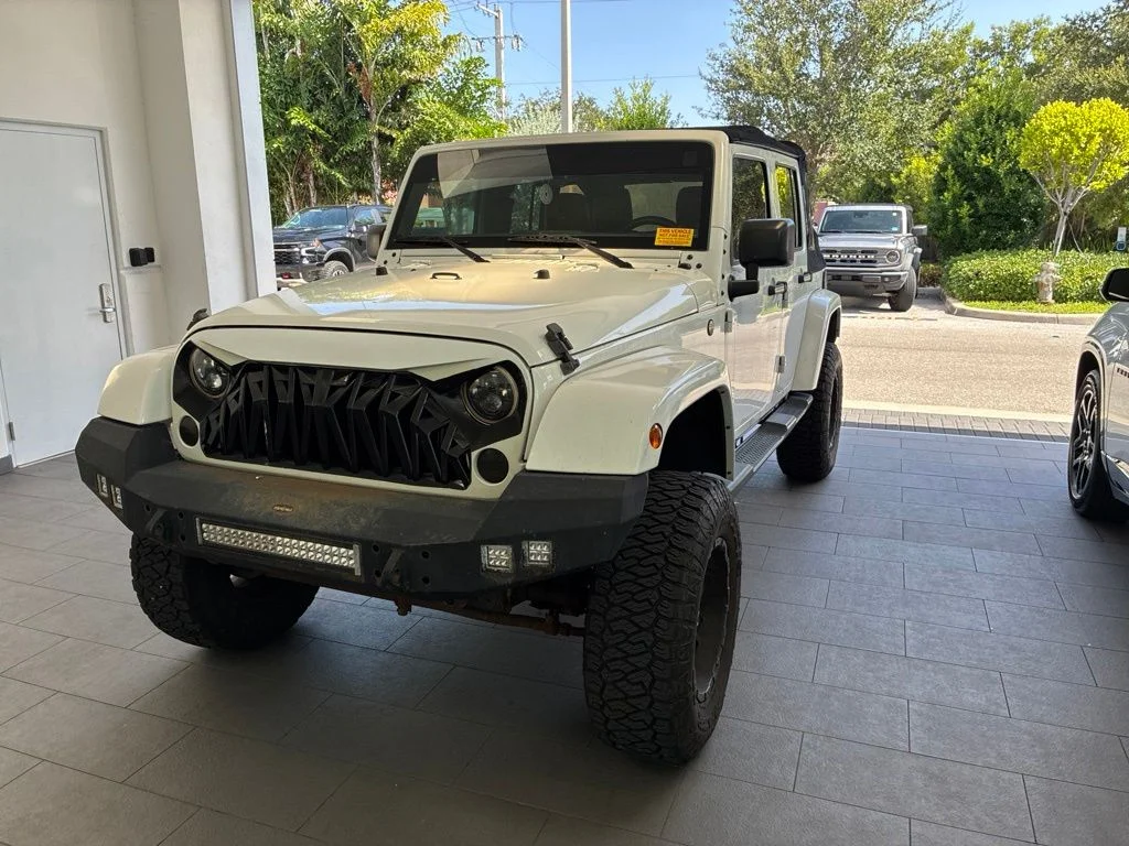 Used 2016 White Jeep Unlimited Sahara image 3