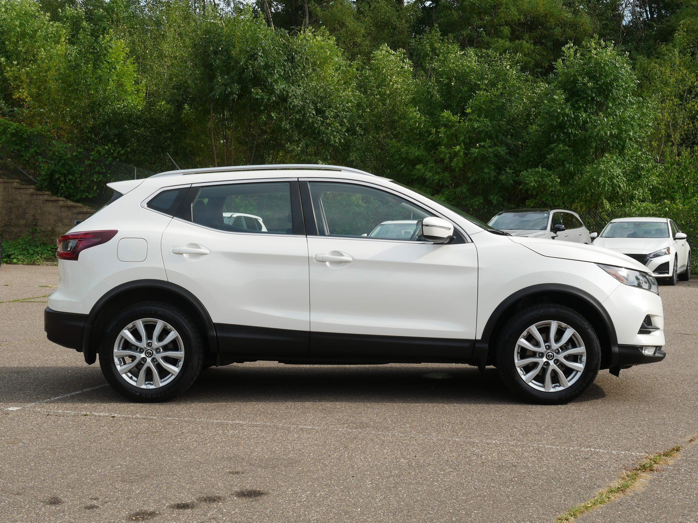 Certified Used 2022 Pearl White Tricoat Nissan SV image 8