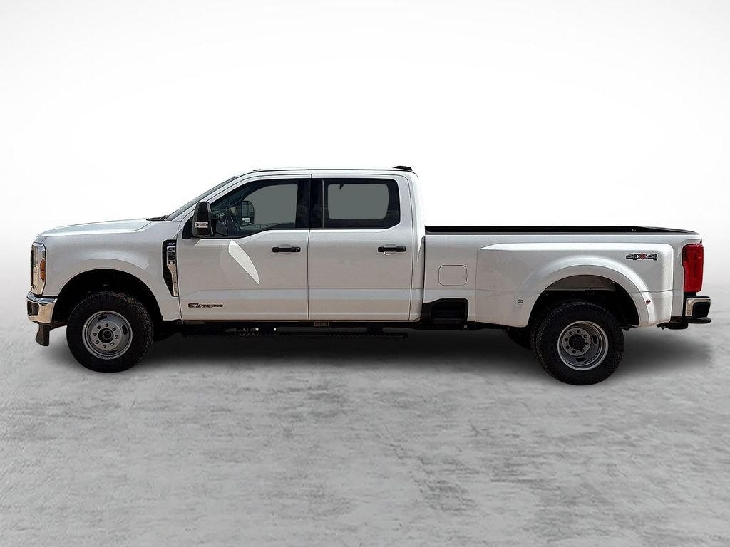 Used 2025 Oxford White Ford XLT image 6