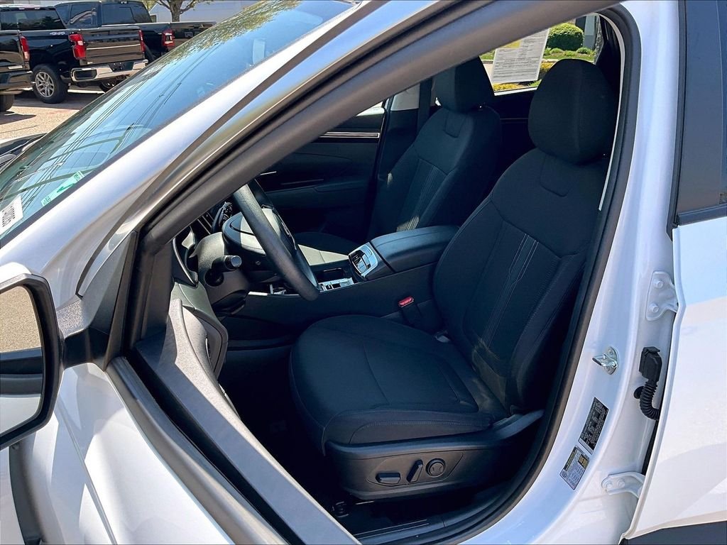 Used 2023 White Hyundai SEL image 10