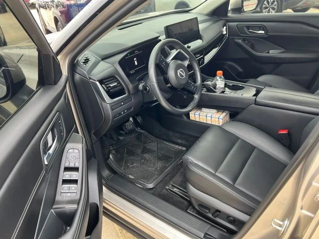 Used 2024 Gold Nissan SL image 6