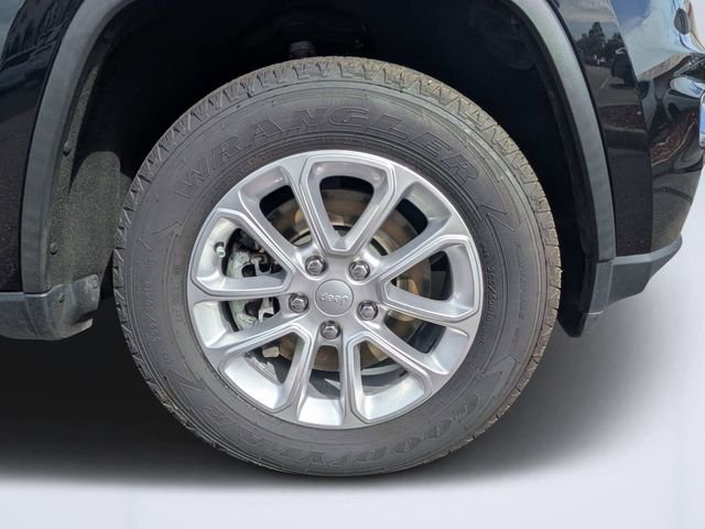 Used 2022 Black Jeep Laredo E image 10