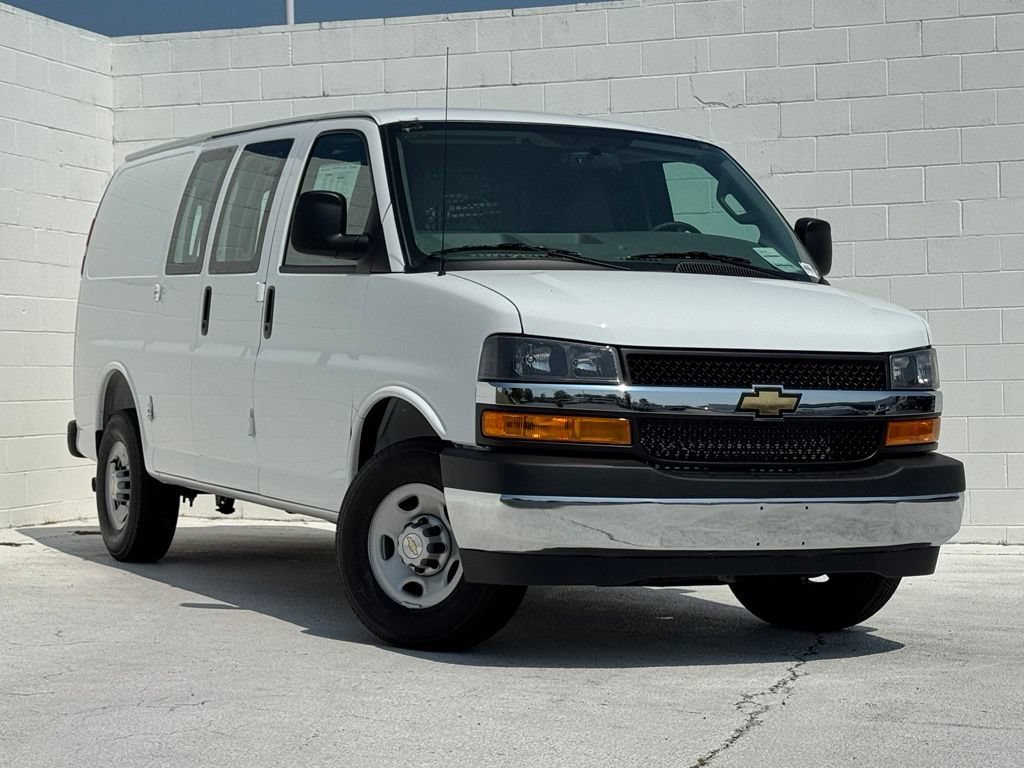 New 2026 Summit White Chevrolet WT image 2