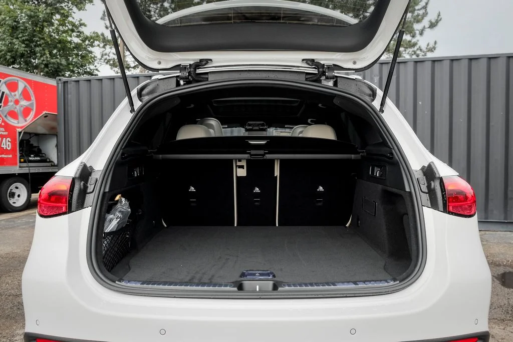 New 2026 Polar White Mercedes-Benz GLC 300 image 10