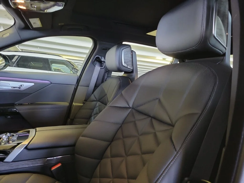 New 2027 Black Sapphire Metallic BMW  image 19