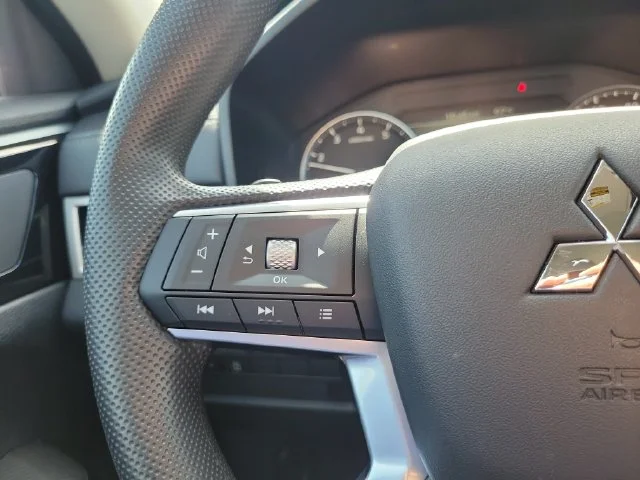 Used 2026 Silver Mitsubishi ES image 19