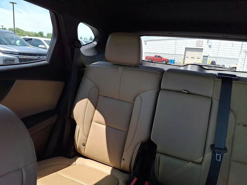 Used 2025 Black Chevrolet Premier image 19