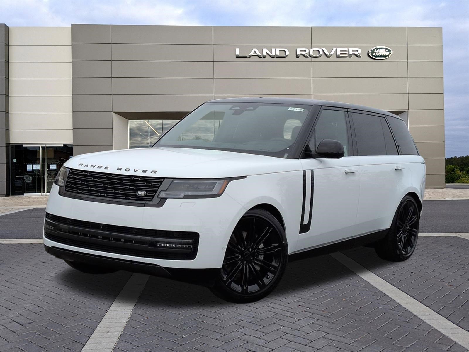 2026 Land Rover Range Rover 3.0 SE LWB 7's photo