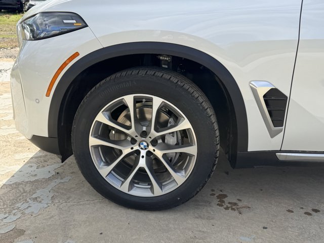 New 2026 Mineral White Metallic BMW xDrive40i image 7