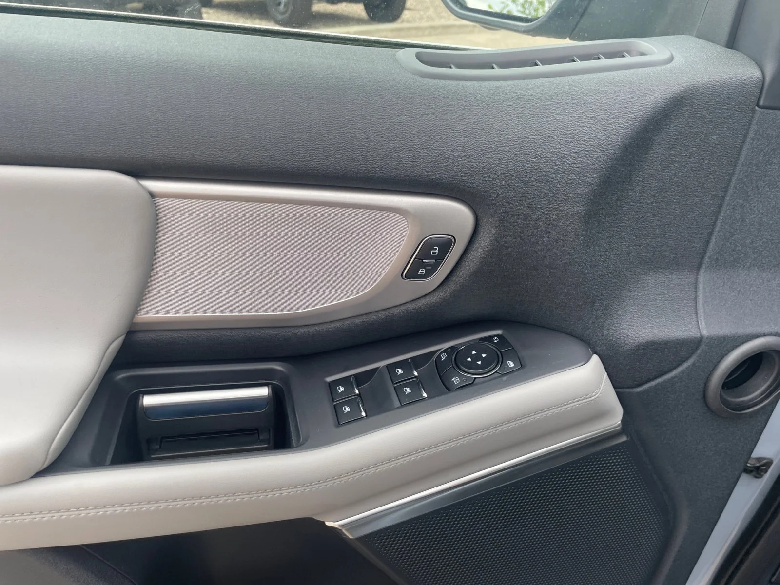 New 2026 Glacier Grey Metallic Tri-Coat Ford Active image 18