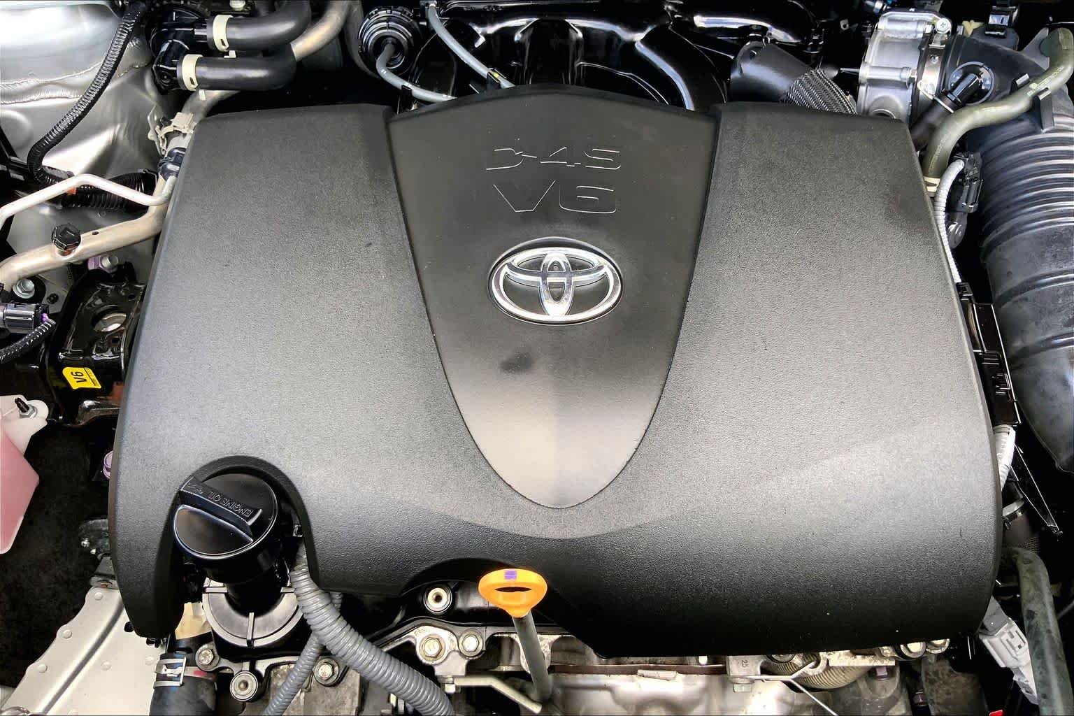 Used 2022 Celestial Silver Metallic Toyota XLE image 32
