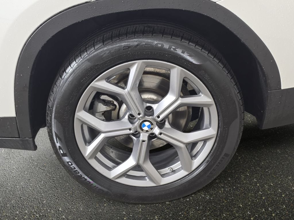 Certified Used 2025 Mineral White Metallic BMW xDrive30i image 34