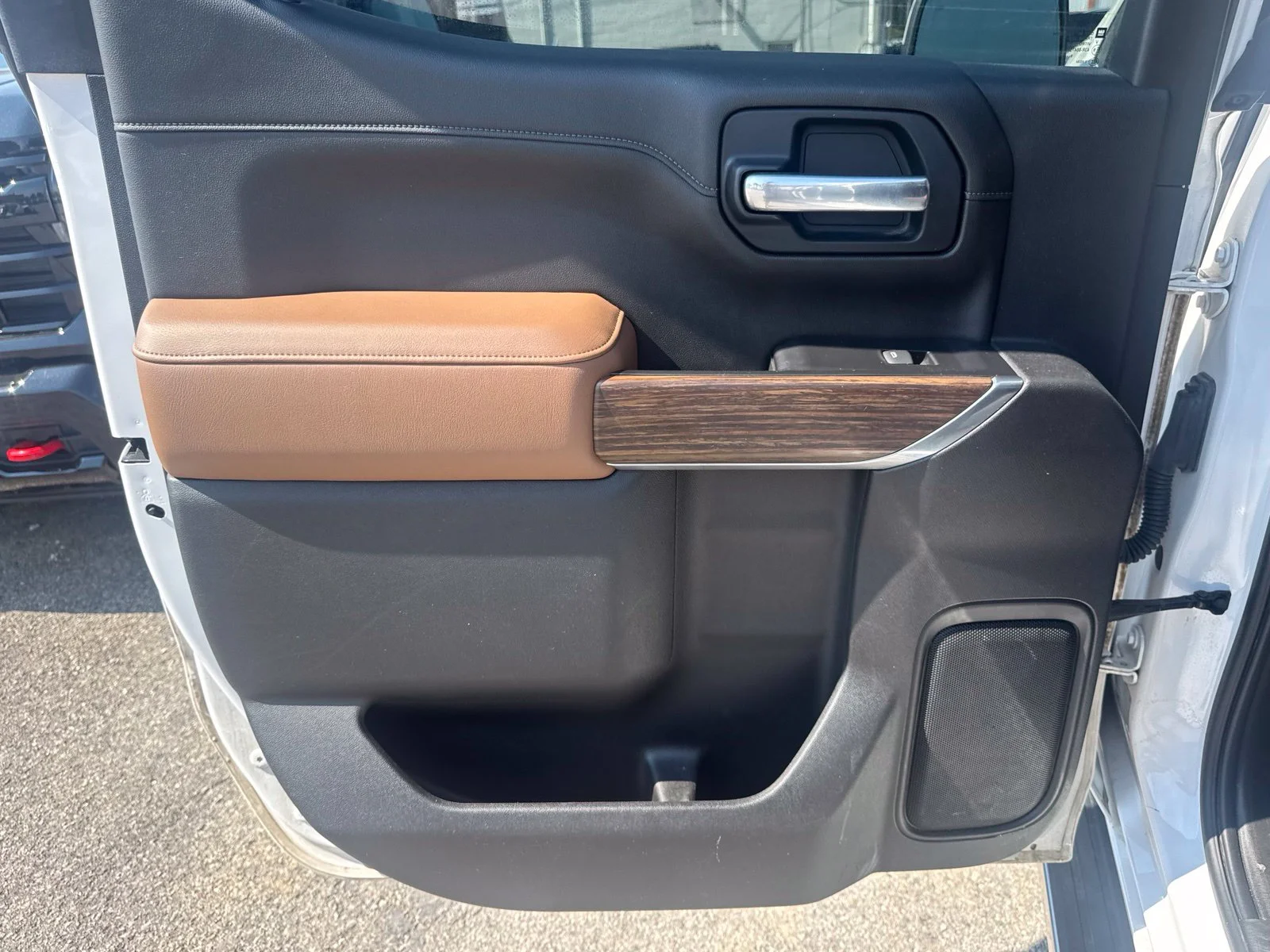 Used 2020 Beige Chevrolet High Country image 28