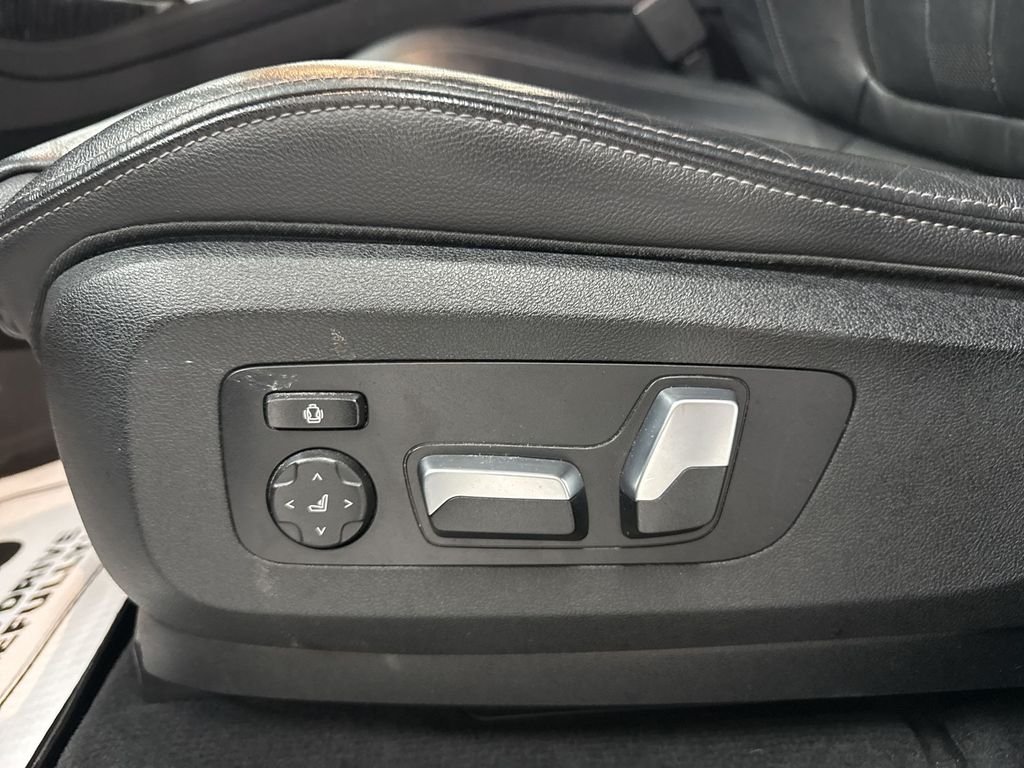 Used 2020 Gray Metallic BMW xDrive40i image 13