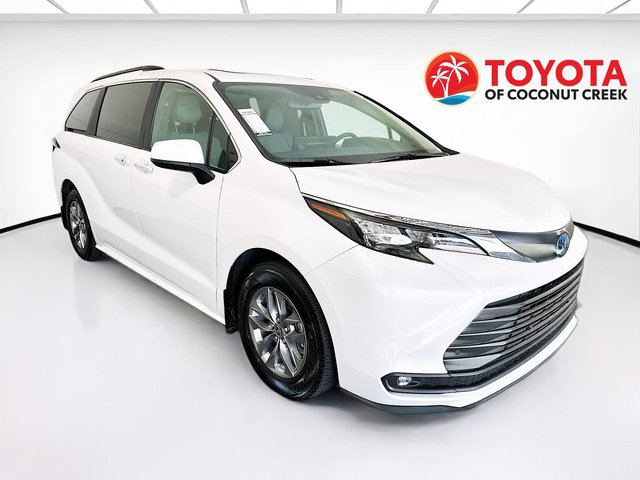 2025 Toyota Sienna XLE