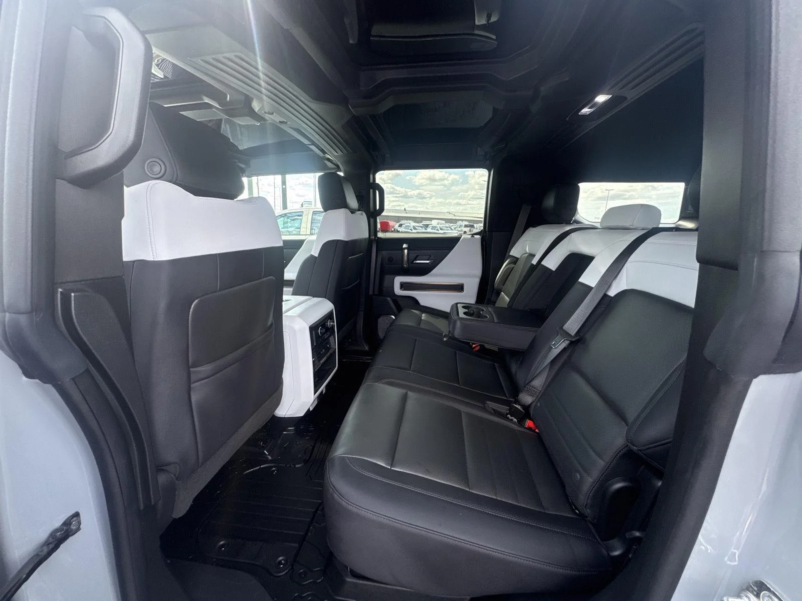 Used 2025 Meteorite Metallic (Grey) GMC 3X image 9