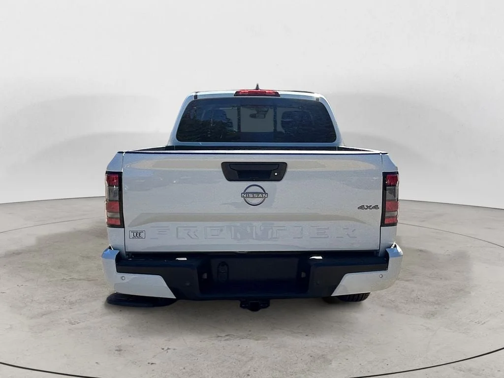 New 2026 Glacier White Nissan SV image 4