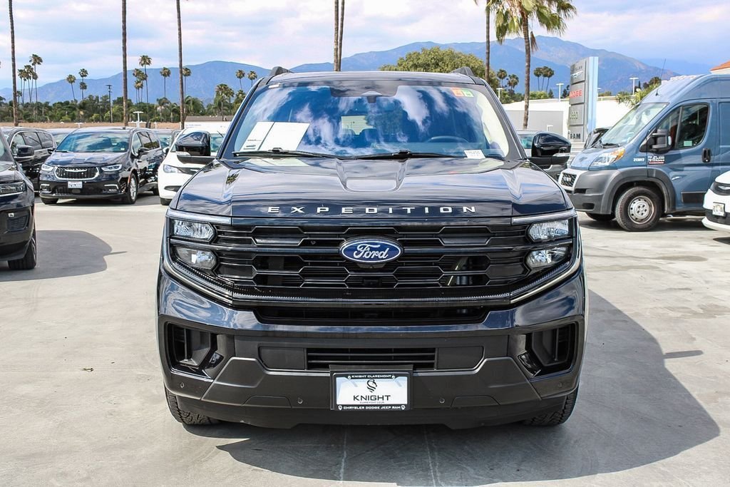 Used 2025 Black Metallic Ford Active image 3