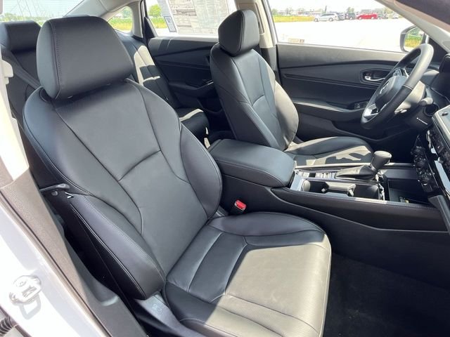 Used 2024 Platinum White Honda Touring image 32