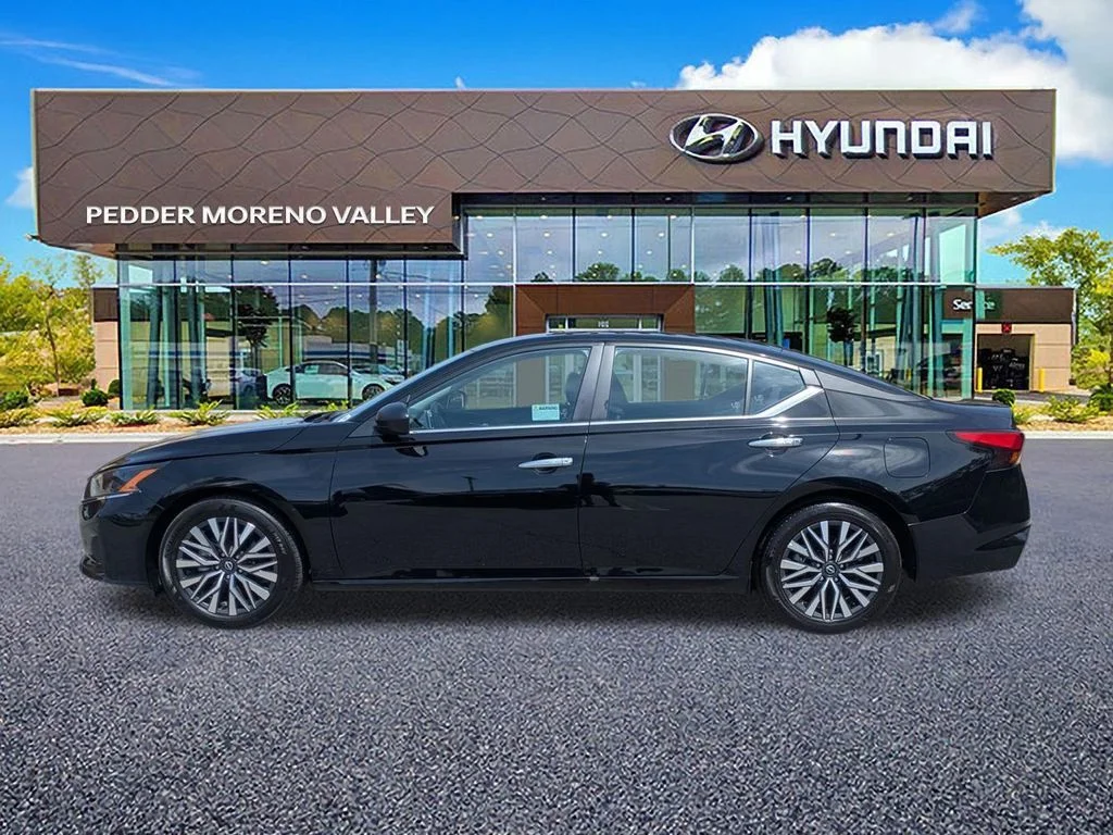 Used 2025 Black Nissan 2.5 SV image 5