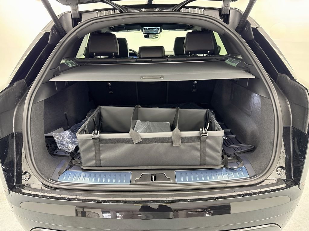 New 2026 Santorini Black Land Rover Belgravia Edition image 27