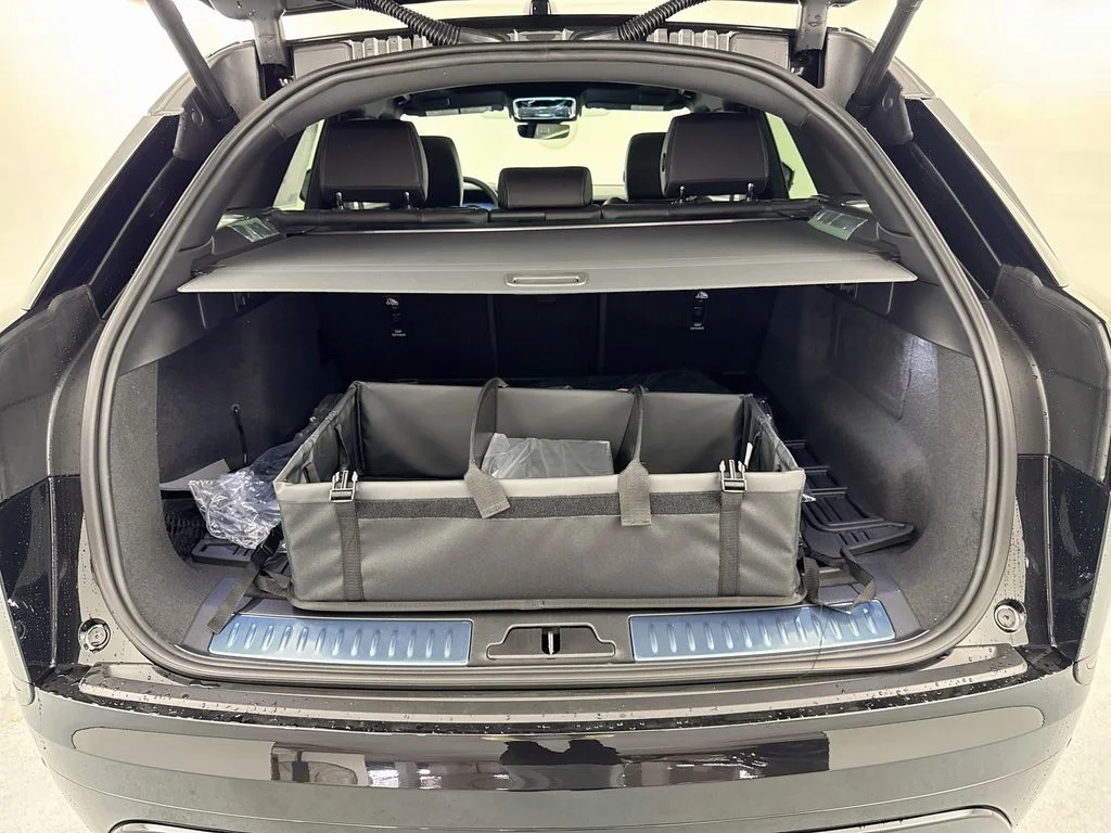 New 2026 Santorini Black Land Rover Belgravia Edition image 27