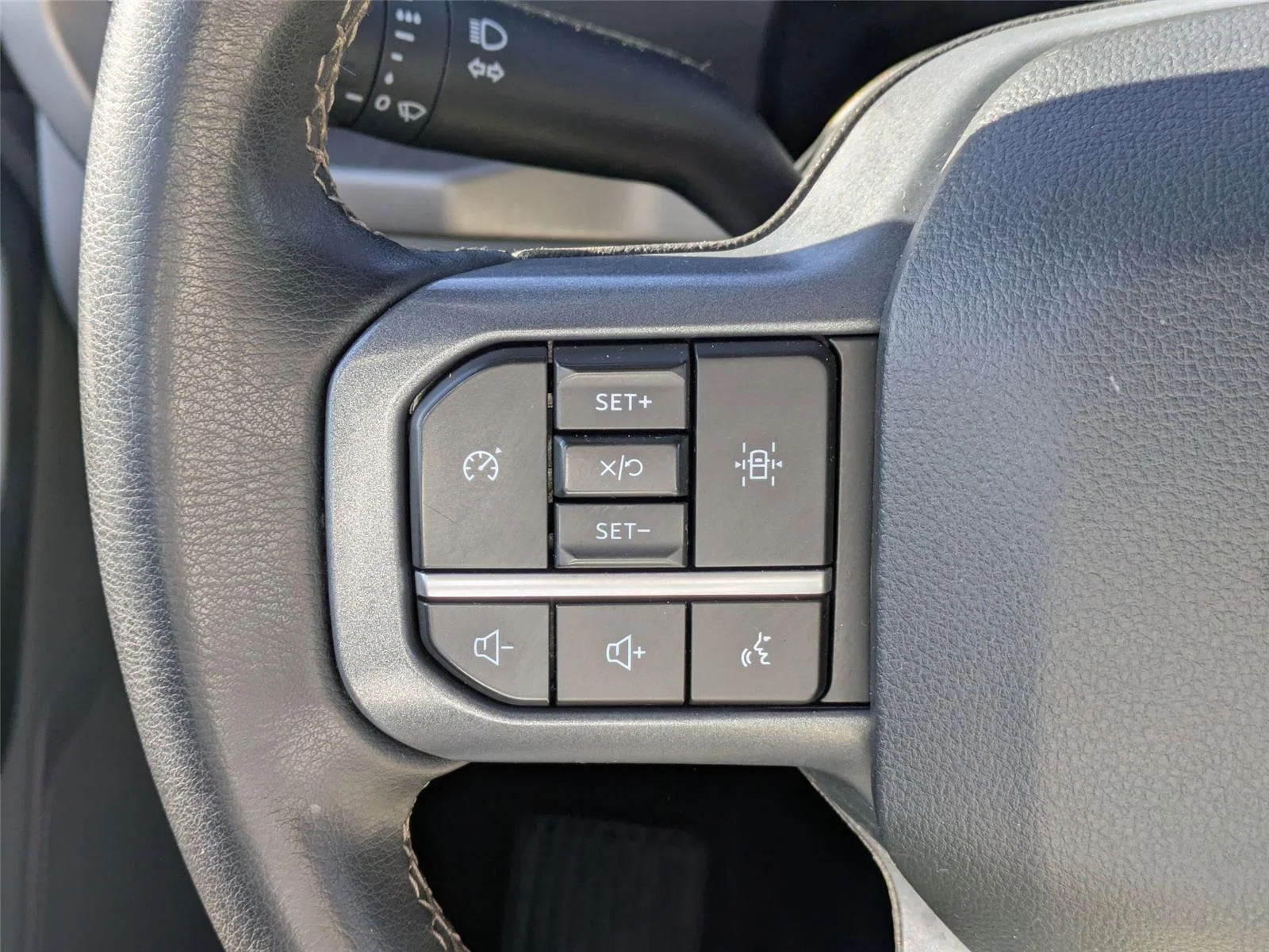 Used 2024 Agate Black Metallic Ford XLT image 17