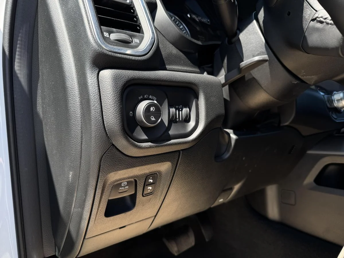 Used 2024 White RAM Laramie 4x4 Crew Cab image 15
