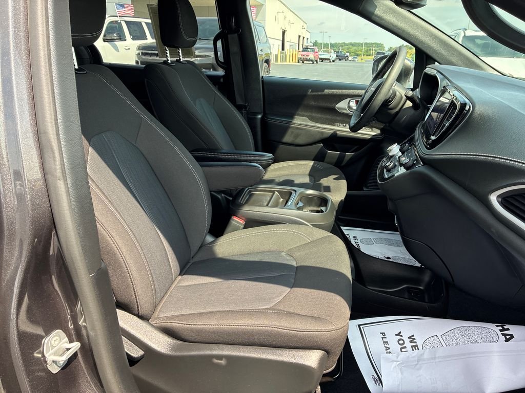 Used 2022 Gray Chrysler Touring image 16