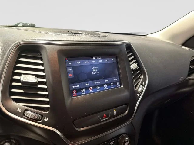 Used 2021 Blue Jeep Latitude image 21