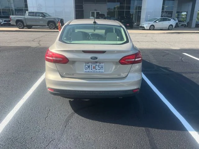 Used 2018 Gold Ford SE image 7