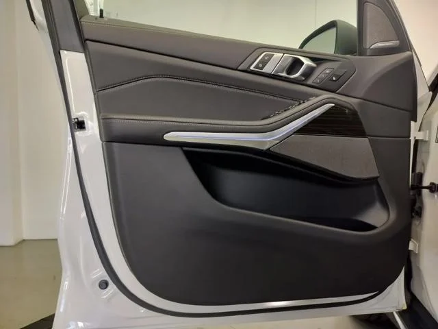 New 2026 Alpine White BMW xDrive40i image 6