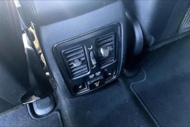 Used 2019 Diamond Black Jeep Limited image 35
