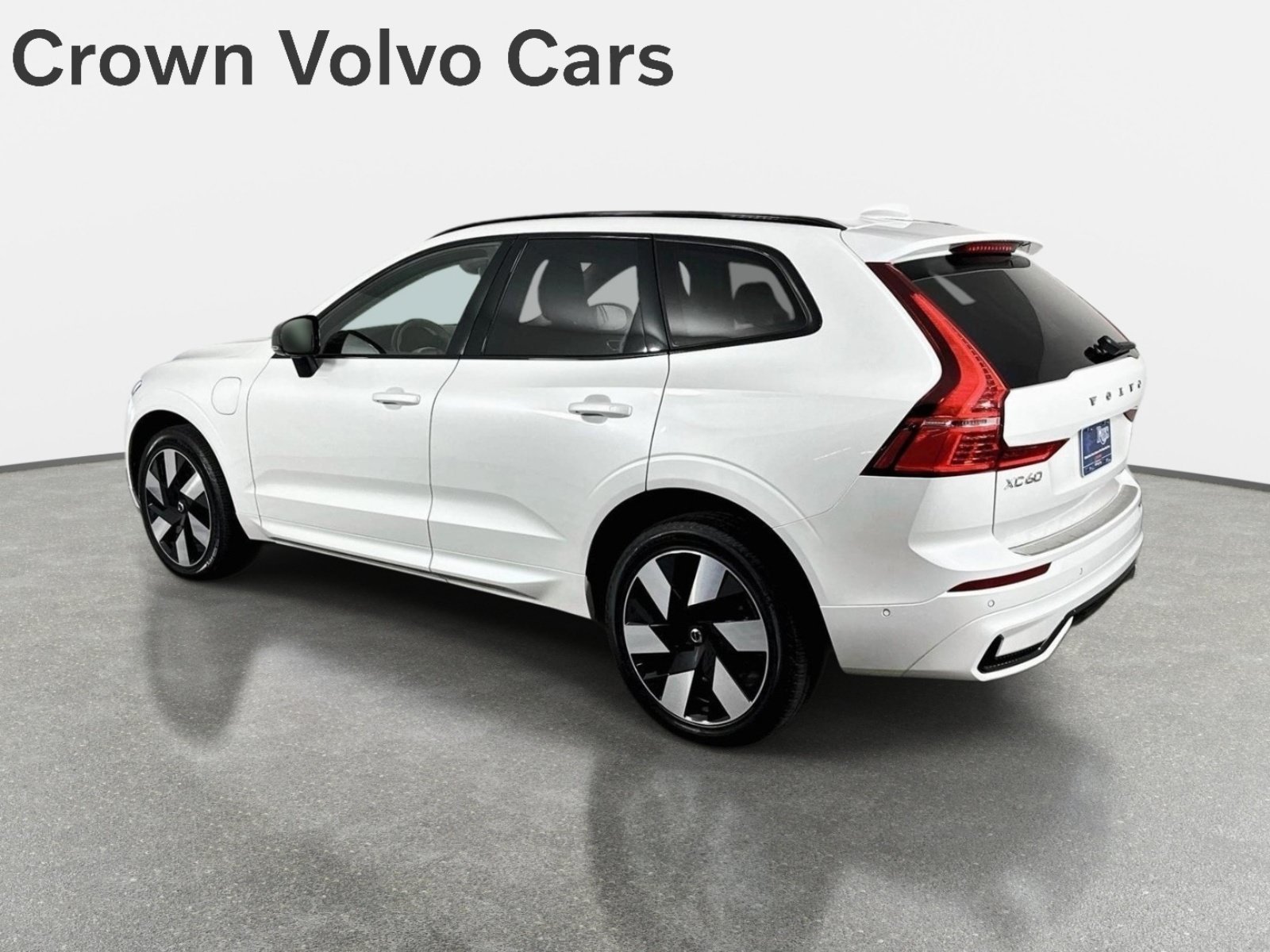 Used 2024 Crystal White Volvo Ultimate Dark Theme image 7