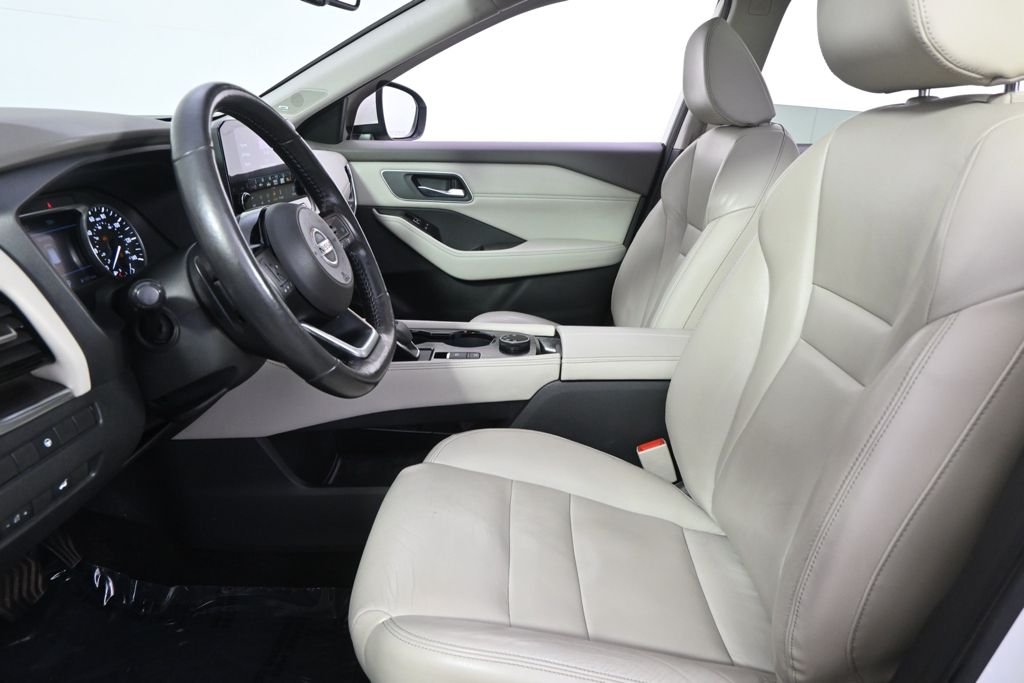 Used 2021 Pearl White Nissan SL image 13