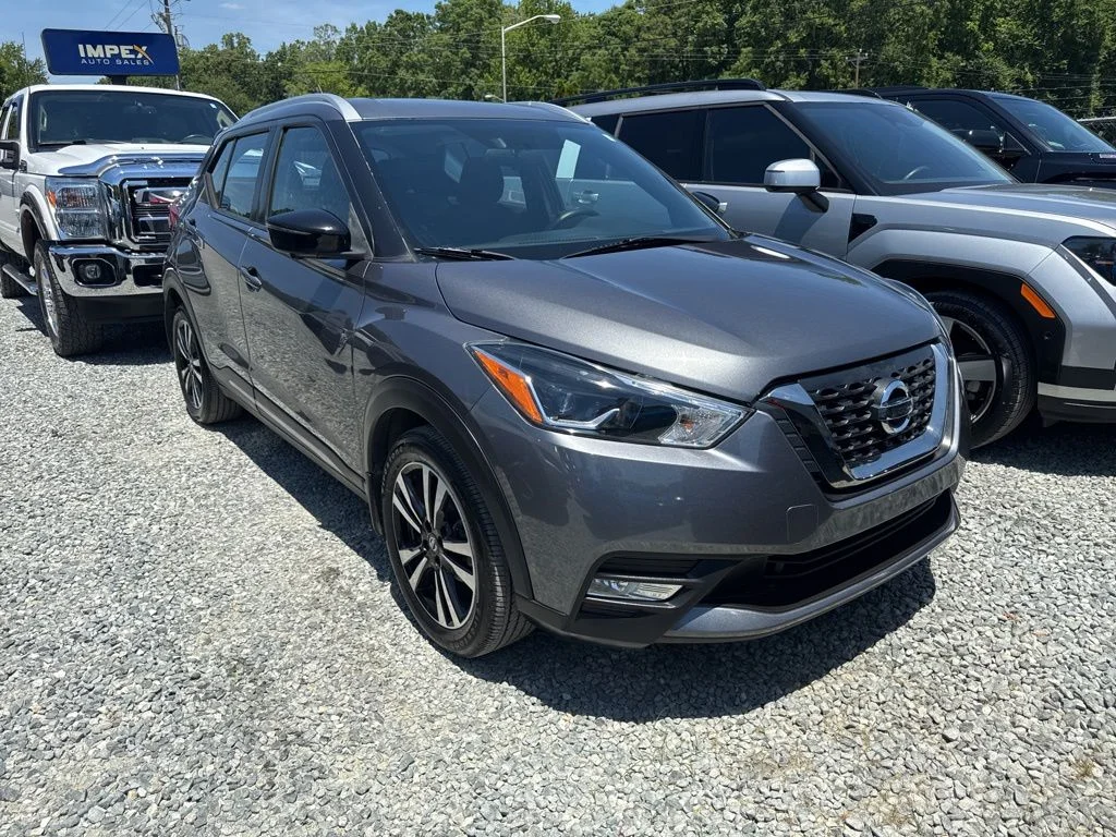 Used 2018 Gray Nissan SR image 2