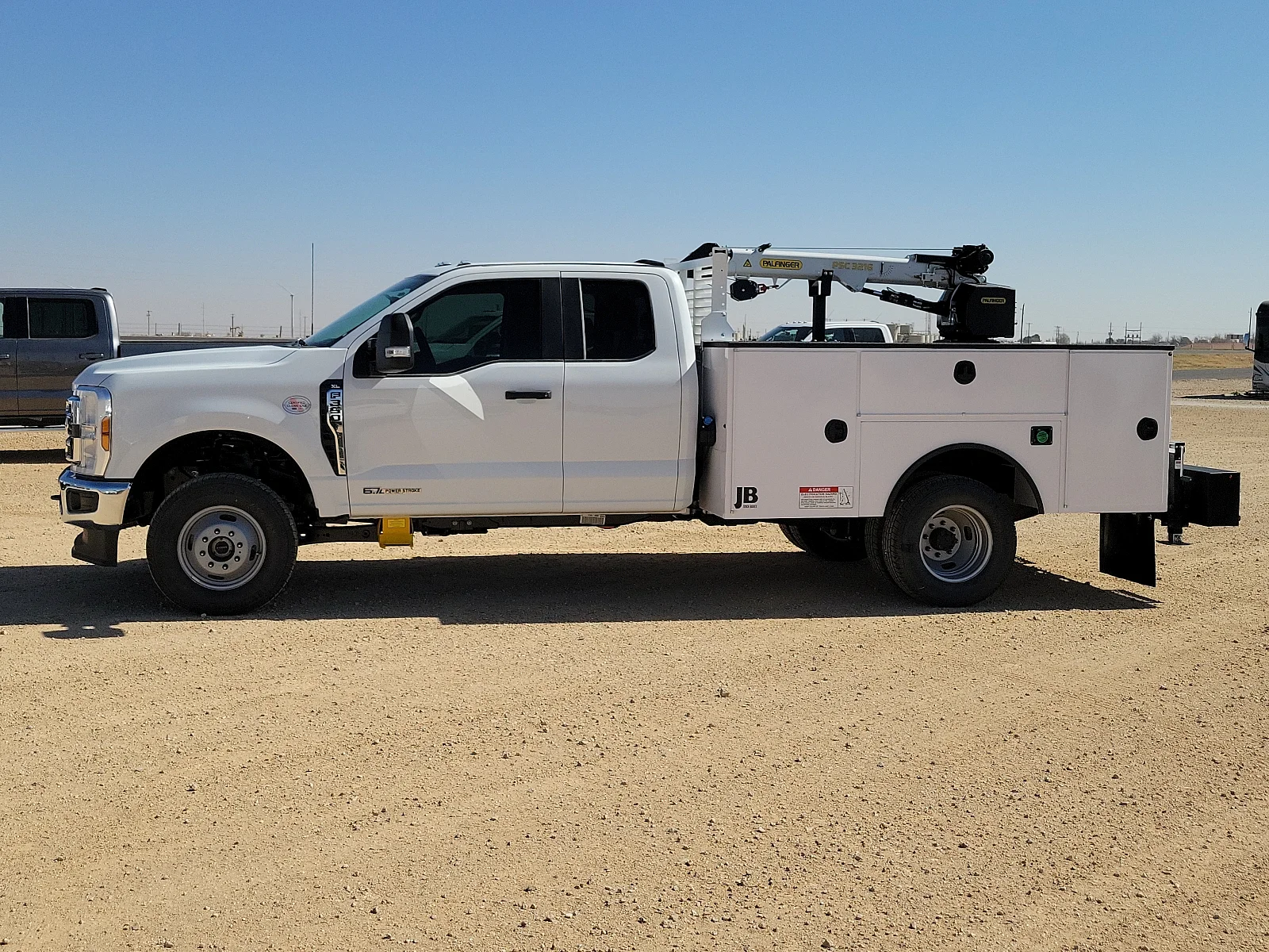 New 2025 Oxford White Ford XL image 4